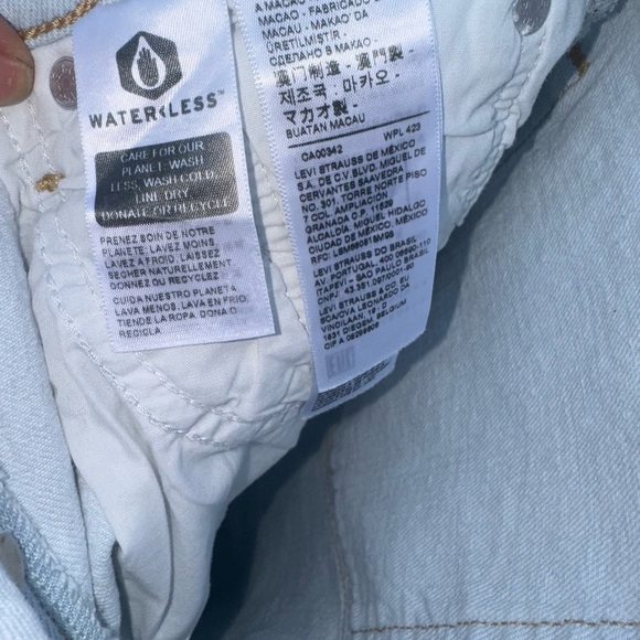 Levi's Premium Wedgie Straight Jean Light Wash Women’s Size 26 - Picture 5 of 5